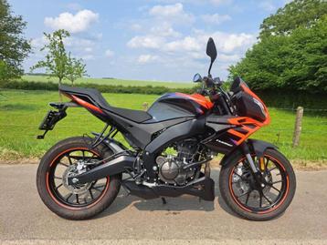 APRILIA TUONO 125 UIT 2024 MET 6.700 KM OP DE TELLER!  beschikbaar voor biedingen