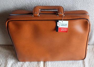 Nieuwe stevige lederen boekentas  -  aktentas, Handtassen en Accessoires, Tassen | Schooltassen, Ophalen of Verzenden, Nieuw