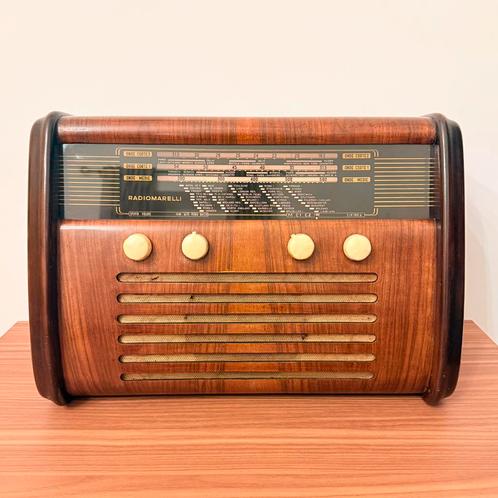 VINTAGE ITALIAANSE BUIZENRADIO RADIOMARELLI 10A151P 1948, Antiek en Kunst, Antiek | Tv's en Audio, Verzenden
