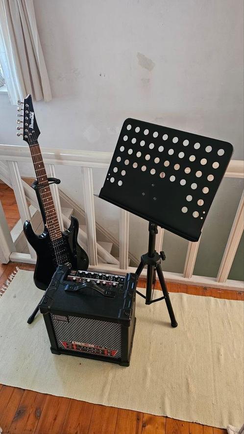 Ibanez gio met Roeland versterker., Muziek en Instrumenten, Snaarinstrumenten | Gitaren | Elektrisch, Zo goed als nieuw, Ibanez