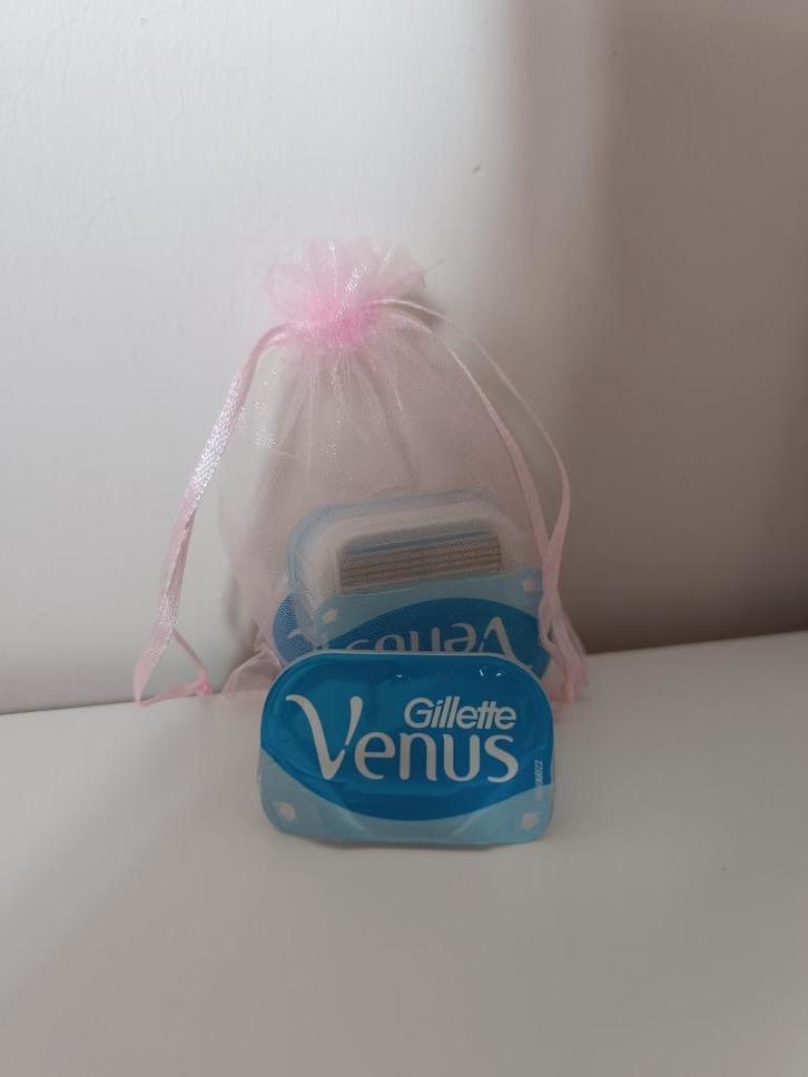 4x scheermesjes Gillette Venus, Handtassen en Accessoires, Uiterlijk | Lichaamsverzorging, Nieuw, Ophalen of Verzenden