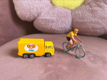 Miko miniatuur wielrenner (Joop Zoetemelk) + vrachtwagen, Enlèvement ou Envoi, Comme neuf
