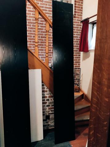 2 grote zwarte planken  beschikbaar voor biedingen