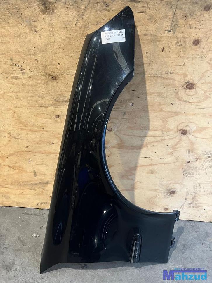MERCEDES E KLASSE W211 Zwart C197 rechts voorscherm 2002-200, Auto-onderdelen, Carrosserie, Spatbord, Mercedes-Benz, Gebruikt
