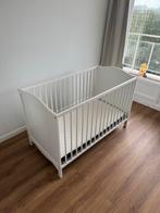 Lit bébé IKEA - Baby bed IKEA + matela, Kinderen en Baby's, Kinderkamer | Complete kinderkamers, Gebruikt, Jongetje of Meisje