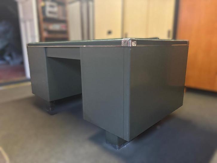 vintage metalen bureau - tanker desk, Huis en Inrichting, Bureaus, Gebruikt, Bureau, Ophalen