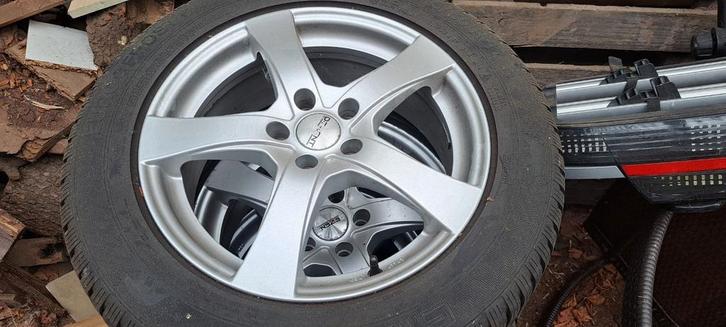 Dezent velgen 17 duim met goeie winterbanden, Auto-onderdelen, Banden en Velgen, Banden en Velgen, Winterbanden, 17 inch, 215 mm