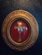Kruisbeeld in ovale kader, bol glas, Antiek en Kunst, Ophalen of Verzenden