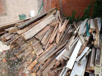 Partij houten balken en planken uit renovatie  beschikbaar voor biedingen