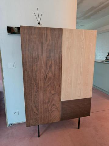 Design kast massief hout beschikbaar voor biedingen