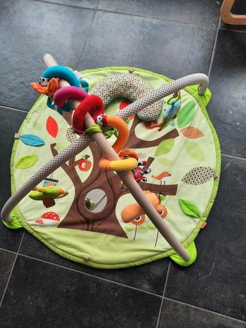Speelmat met extra hangspeeltje beschikbaar voor biedingen