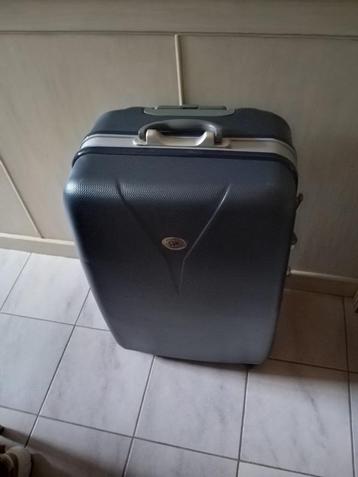 Reiskoffer groot formaat (96 L), Handtassen en Accessoires, Koffers, Ophalen, Zo goed als nieuw, Hard kunststof, Uitschuifbare handgreep