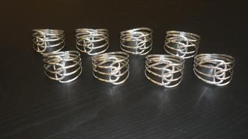 Servietringen in hoogwaardig materiaal beschikbaar voor biedingen