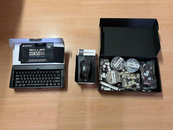Sharkoon SGK50 S4 + MSI Clutch GM41 + switches & keycaps, Computers en Software, Toetsenborden, Gebruikt, Qwerty, Bedraad, Toetsenbord en muis-set