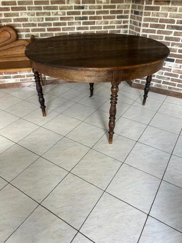 HALVE-MAANTAFEL ROND MASSIEF NOTELAAR OPENKLAPBAAR beschikbaar voor biedingen