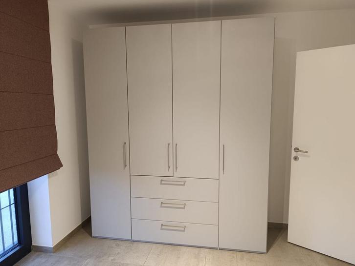 Kleerkast 240 x 200, Huis en Inrichting, Kasten | Kleerkasten, Zo goed als nieuw, Ophalen