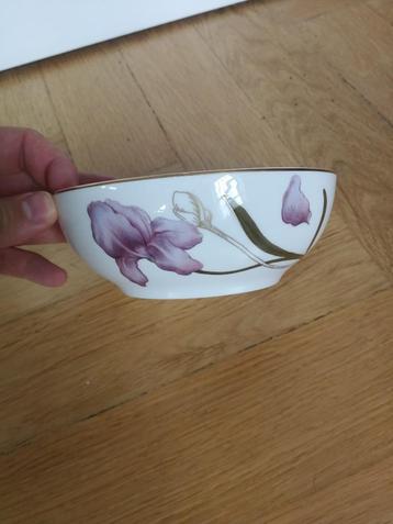 Royal Copenhagen Flora Bowl (14 cm/50 cl) - Iris - Nieuw beschikbaar voor biedingen