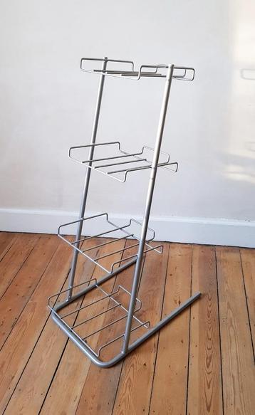 Metalen display met 4 verdiepingen - WINKEL - THUIS beschikbaar voor biedingen