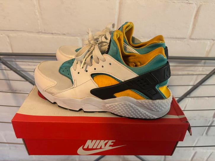Nike Air Huarache Run size 42, Kleding | Heren, Schoenen, Zo goed als nieuw, Sneakers, Wit, Ophalen