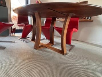 Mooie design ovale tafel beschikbaar voor biedingen
