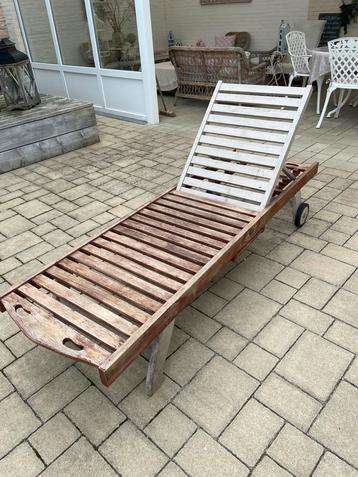 2 ligzezetels teak hout beschikbaar voor biedingen