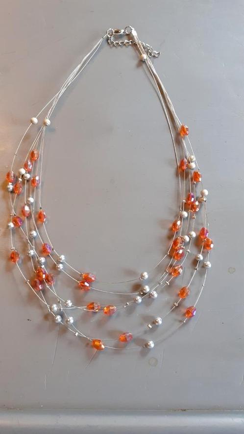 Collier plusieurs rang sur fil métal, Handtassen en Accessoires, Kettingen, Gebruikt, Zilver, Oranje, Ophalen of Verzenden