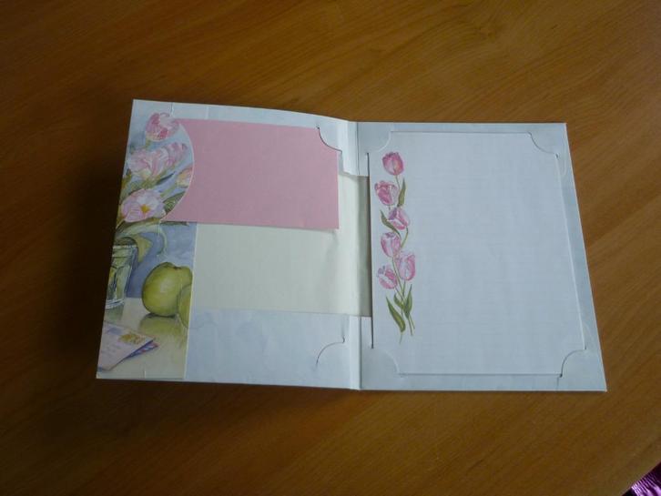 Roze wit briefpapier en envelop met roze tulpen, Divers, Ecriture, Enlèvement ou Envoi