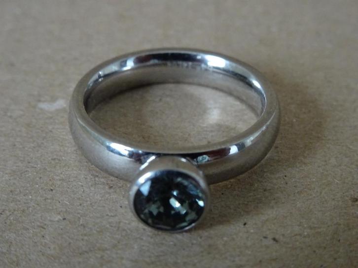 Ring Melano ring met steentje ring MelanO Jewelry ring 1990, Handtassen en Accessoires, Ringen, Gebruikt, Dame of Heer, 17 tot 18