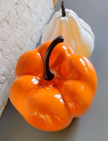 Art Design handgemaakt orange pompoen en witte paprika  beschikbaar voor biedingen