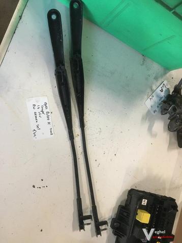 Opel Astra H coupe 2008 1.4 16v Ruitenwisserarmen voor  beschikbaar voor biedingen