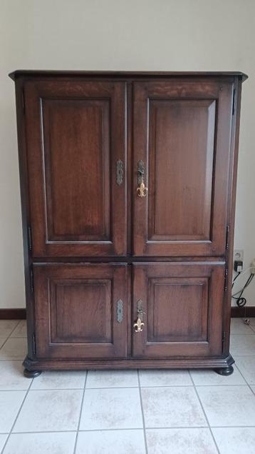 Mooie massieve tv-kast met inschuifbare deuren  beschikbaar voor biedingen