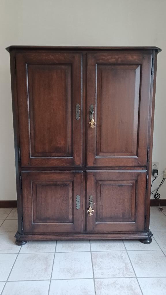 Mooie massieve tv-kast met inschuifbare deuren, Huis en Inrichting, Kasten |Televisiemeubels, Zo goed als nieuw, 100 tot 150 cm