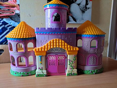 Kasteel en huis van Dora met toebehoren. Zie beschrijving, Kinderen en Baby's, Speelgoed | Poppenhuizen, Zo goed als nieuw, Ophalen of Verzenden