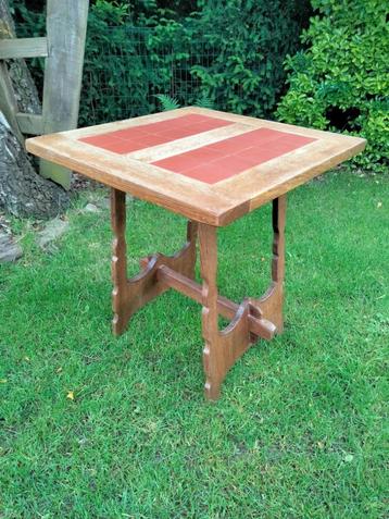 Mooie vintage vierkante eikenhouten tafel 69 x 69 cm beschikbaar voor biedingen