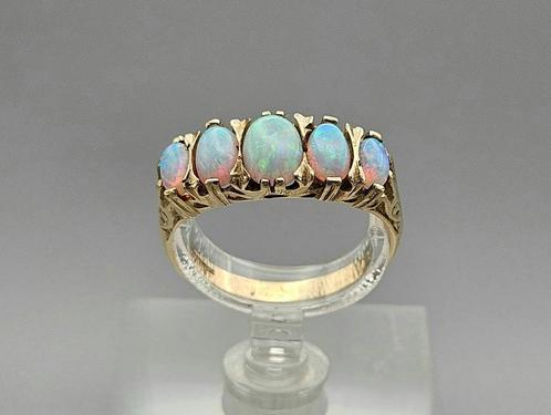 Gouden Vintage ring met edelsteen opaal. 2025/135, Handtassen en Accessoires, Ringen, Zo goed als nieuw, Dame, 18 tot 19, Overige kleuren