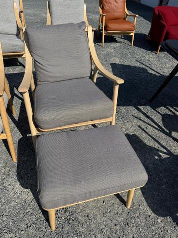 relax stoel merk Ercol + pouf beschikbaar voor biedingen