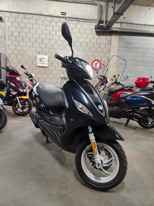 Piaggio Fly 50cc klasse B 4 takt 2017 13.435 km - Topstaat!, Fietsen en Brommers, Scooters | Piaggio, Gebruikt, Fly, Klasse B (45 km/u)