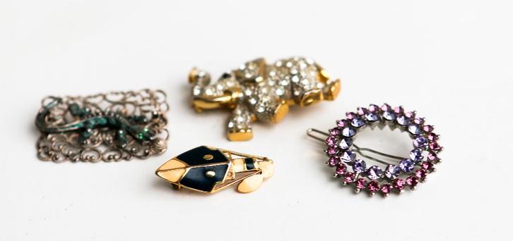 Lot de 4 jolies broches, Collections, Broches, Pins & Badges, Comme neuf, Enlèvement ou Envoi