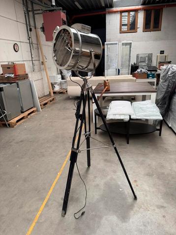 Lampadaire  beschikbaar voor biedingen