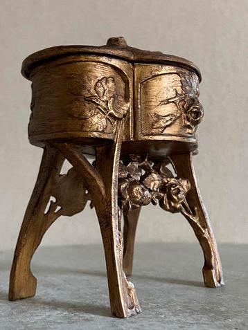 Boîte à bijoux juwelendoos juwelenkistje brocante oud beschikbaar voor biedingen