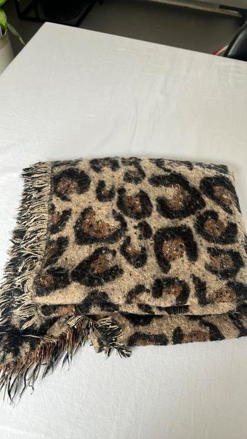 Warme sjaal beschikbaar voor biedingen