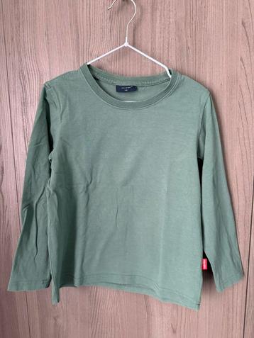 Longsleeve maat 110 beschikbaar voor biedingen