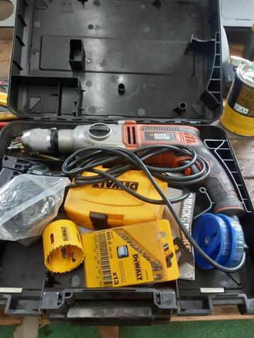 boormachine Black & Decker, met vooral metaalboortjes beschikbaar voor biedingen