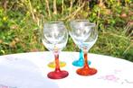 4 verres ballon pied coloré pour vin, Comme neuf, Enlèvement ou Envoi, Verre ou Verres, Verre