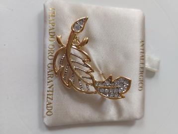 Vergulde brochejuwelen + strass beschikbaar voor biedingen