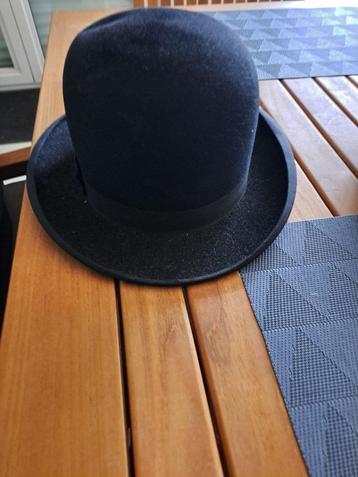 Bolhoed met wandelstok beschikbaar voor biedingen