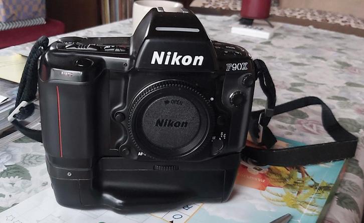 Nikon F90X, TV, Hi-fi & Vidéo, Appareils photo analogiques, Comme neuf, Reflex miroir, Nikon, Enlèvement