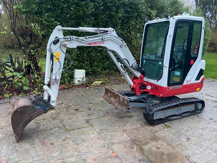 Takeuchi 225 (2.5 ton) - 600 uren incl sorteergrijper, Zakelijke goederen, Machines en Bouw | Kranen en Graafmachines, Graafmachine