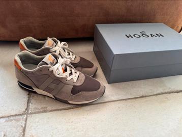 Prachtige sportieve originele Hogan sneakers maat 43 beschikbaar voor biedingen
