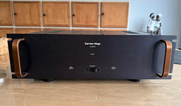 Cerwin Vega A200 vintage zeldzaam !, Audio, Tv en Foto, Versterkers en Ontvangers, Zo goed als nieuw, Stereo, 120 watt of meer